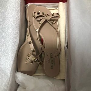 Valentino Rockstud nude 8/38 jelly bow flip flop